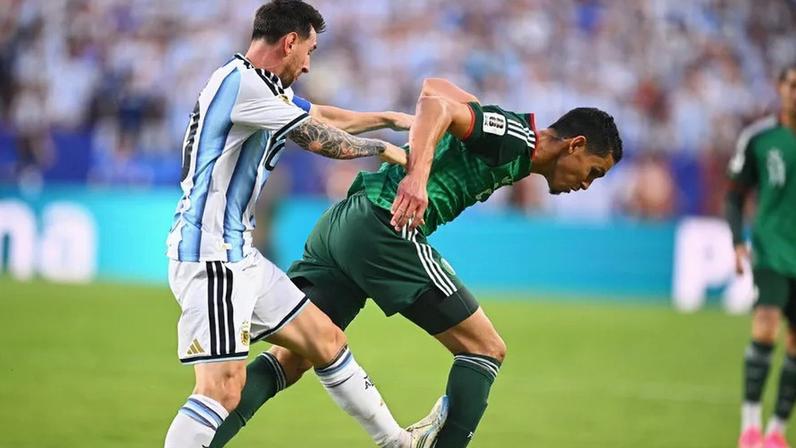 Argélia queixa-se à FIFA sobre arbitragem contra Argentina, expulsão de Messi