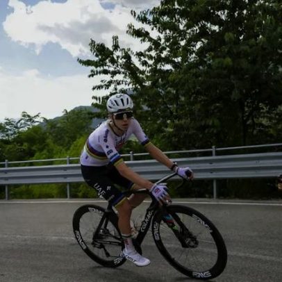 Tadej Pogacar domina a primeira etapa da Volta à Suíça