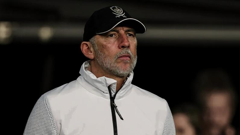 Éric Roy, treinador do Brest, morre aos 58 anos