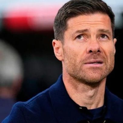 Xavi Alonso soube da saída de Cucurella pelas redes