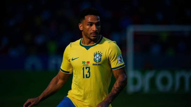 Danilo diz não ter a maturidade de França ou Argentina