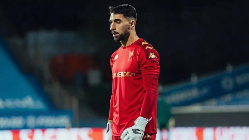 Estoril avança na renovação com Diogo Dias