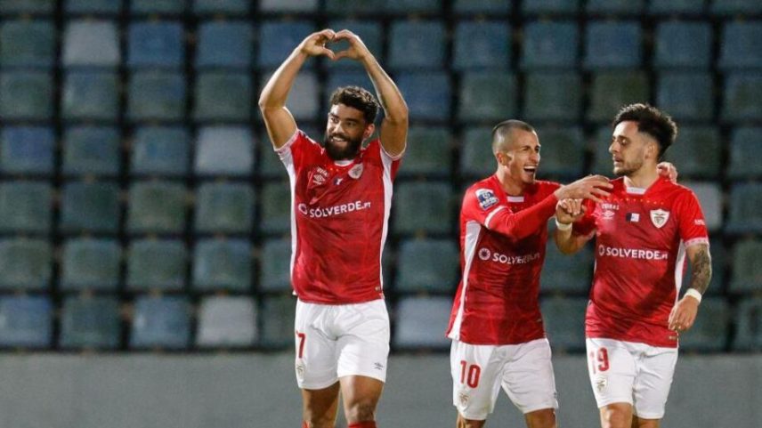 Gustavo Klismahn troca o Santa Clara pelo futebol do Azerbaijão