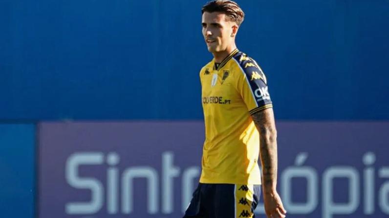 Ismael Sierra busca oportunidade no Estoril após dois empréstimos