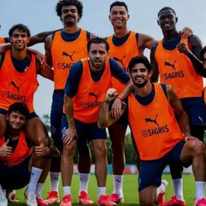 Ronaldo partilha foto de grupo da Seleção em treino: "Sempre unidos"