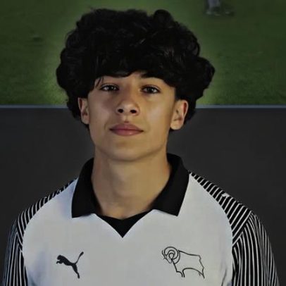 Manchester United na corrida por jovem de 14 anos que marcou 45 golos esta época