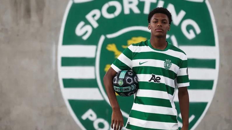 Lateral de 17 anos assina contrato profissional com o Sporting