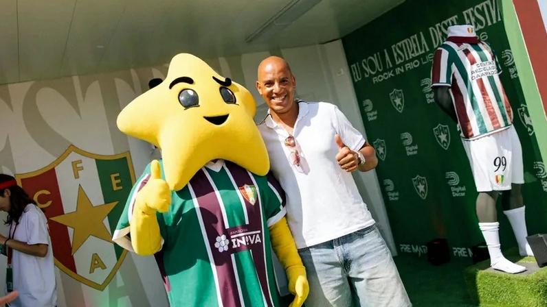 Pepa com a mascote do Estrela no Rock in Rio
