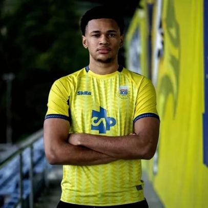 Fally Mayulu regressa mais cedo ao trabalho na pré-época do Arouca