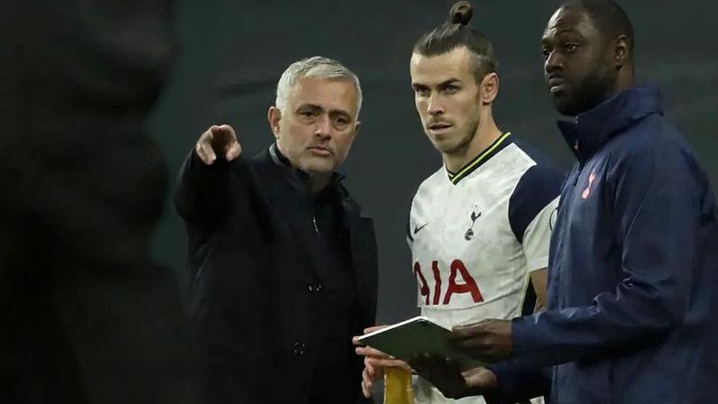 José Mourinho orientou Gareth Bale no Tottenham
