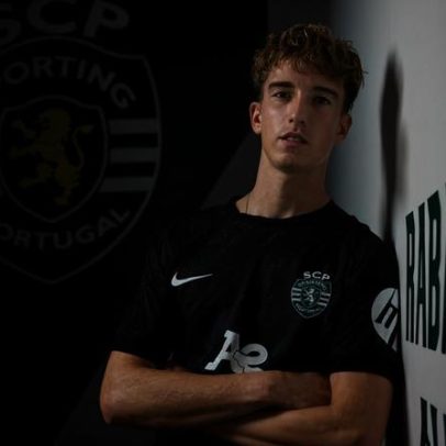 Guarda-redes de 14 anos assina contrato de formação com o Sporting