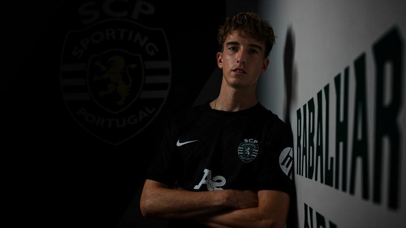 Guarda-redes de 14 anos assina contrato de formação com o Sporting