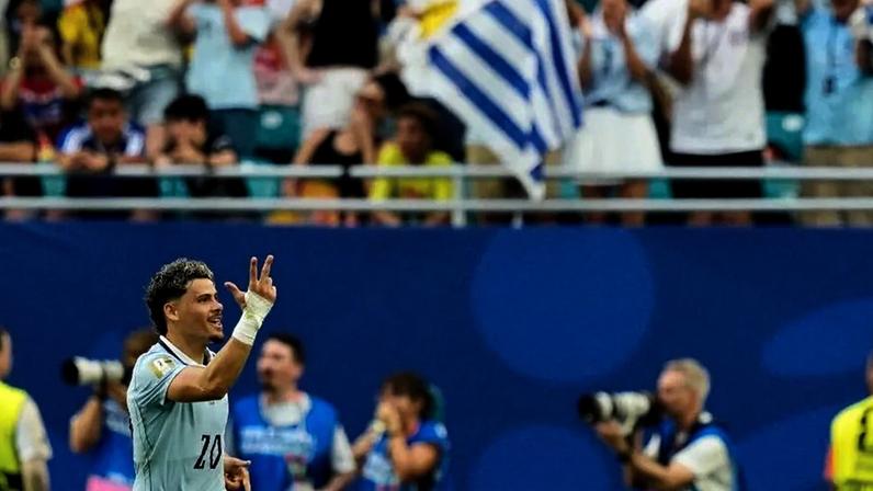 Maxi Araújo celebra o Uruguai com dedicatória a Luis Suárez