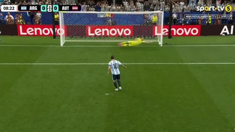 Messi falha penálti em Argentina-Áustria
