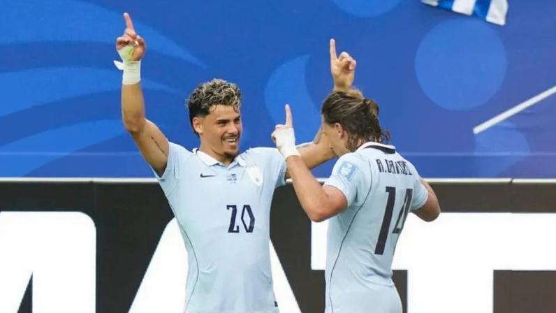 Maxi Araújo festeja