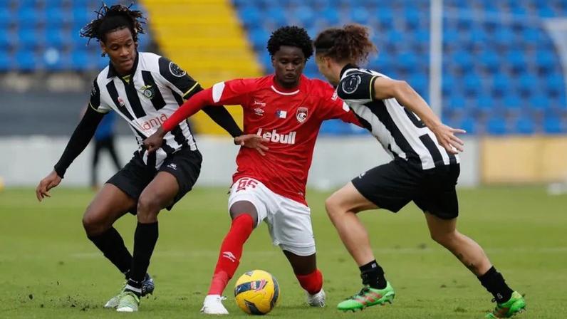 Djé Tavares em ação num jogo da Taça de Portugal com o Comércio e Indústria