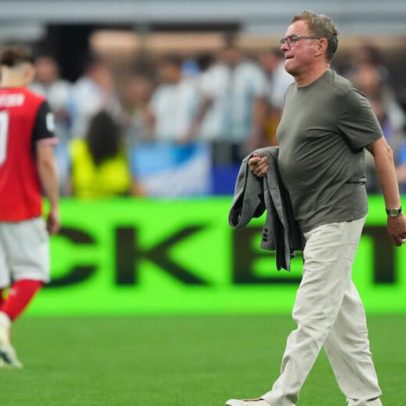 Ralf Rangnick elogia jogador de 39 anos com cinco golos em dois jogos