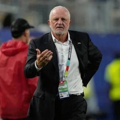 Treinador do Iraque diz que paragem de duas horas complicou o jogo