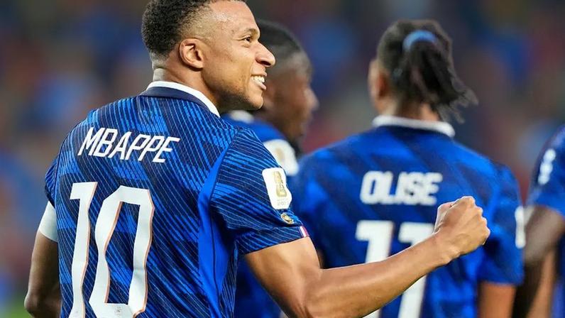 Mbappé busca recorde mas minimiza rivalidade com Messi