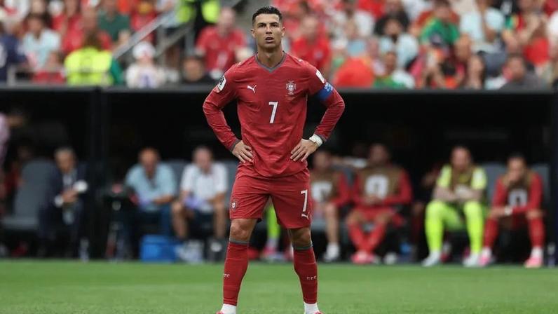 Khamdamov enfrenta Cristiano Ronaldo em jogo e destaca rivalidade