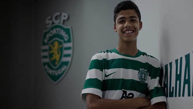 Kevin Pinto assina contrato de formação