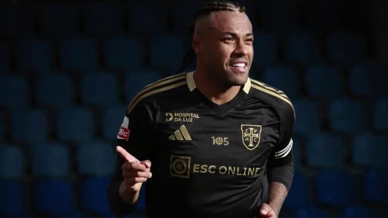 Cassiano renova contrato e permanece no Casa Pia por mais duas temporadas
