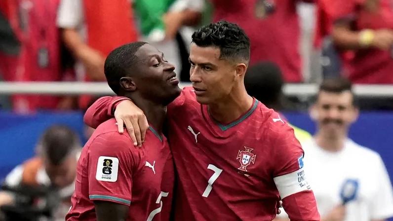 Nuno Mendes afirma que se espera que Cristiano bata todos os livres