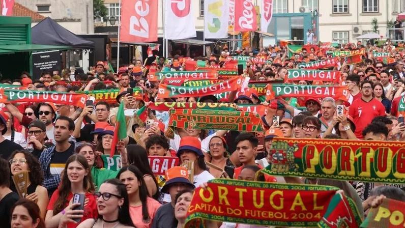 Gaia enche o balão na Fan Zone Betano Medialivre