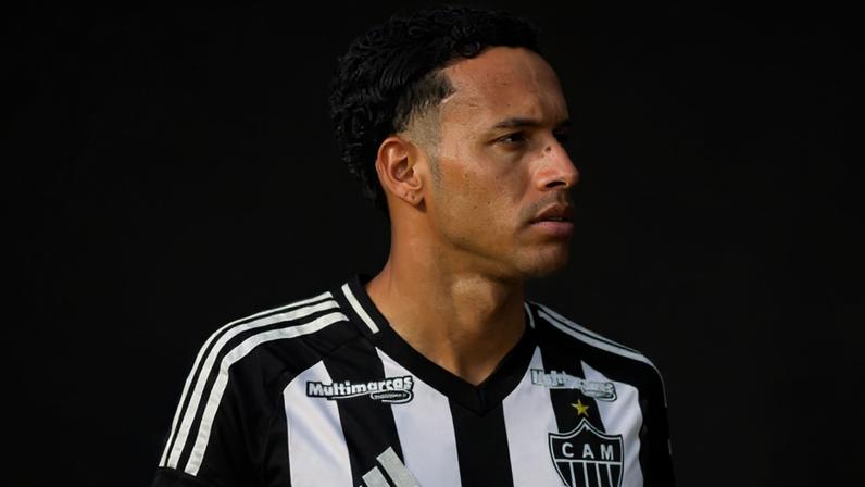 Ryan Felipe reforça ala direita do Torreense