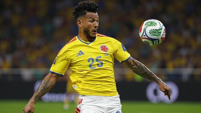 Néstor Lorenzo explica substituição de Suárez por ressentimento no ombro