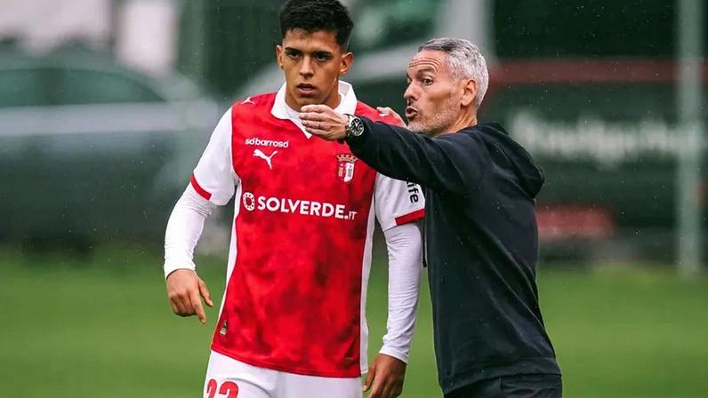 Thiago Helguera está perto de seguir para o Granada