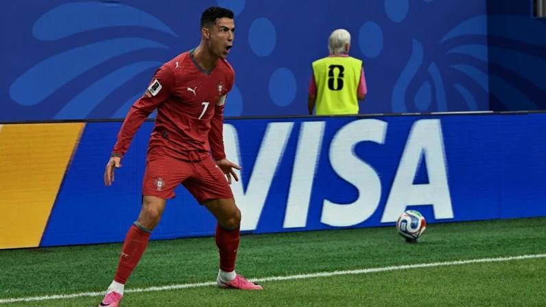 Cristiano Ronaldo festeja o segundo golo apontado ao Uzbequistão no Mundial'2026