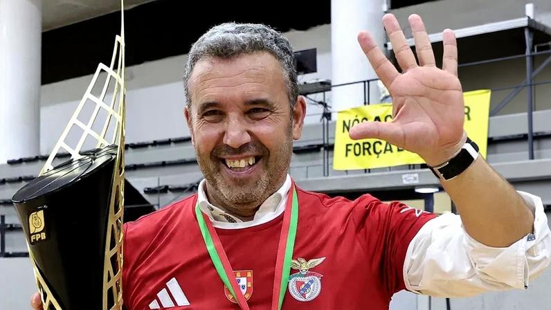 Razia nos bancos das modalidades do Benfica reduz a apenas três treinadores