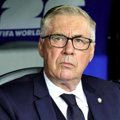 Ancelotti celebra vitória sobre a Escócia com entrada de Neymar