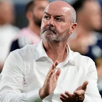 Selecionador da Escócia admite ter dado golos e o jogo após derrota