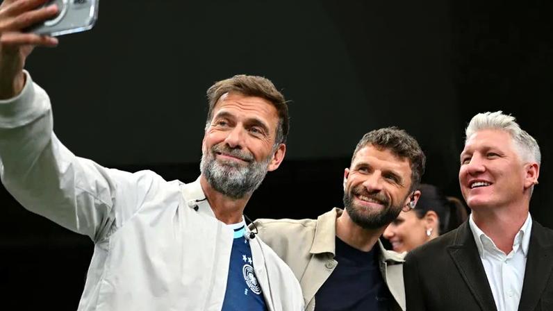 Schweinsteiger, com Klopp e Müller, no Mundial