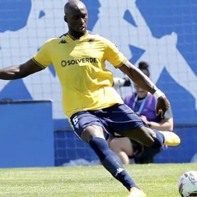 Mangala anuncia fim da carreira nos relvados