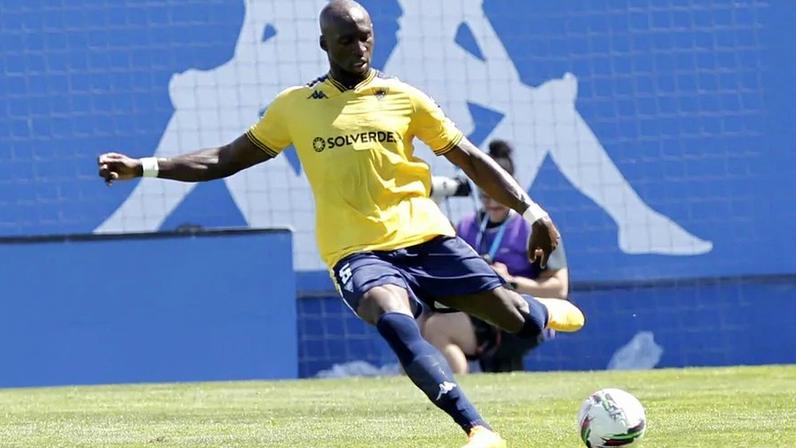 Mangala anuncia fim da carreira nos relvados
