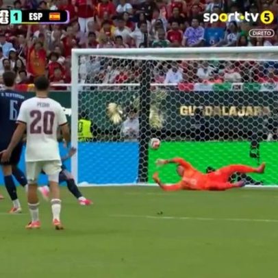 Frango decisivo dá vantagem à Espanha; Bielsa substituiu Muslera ao intervalo