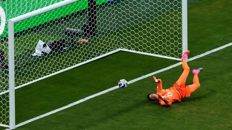 Muslera admite estar a sofrer muito