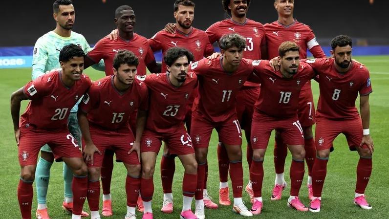 A Seleção Nacional antes do jogo com o Uzbequistão