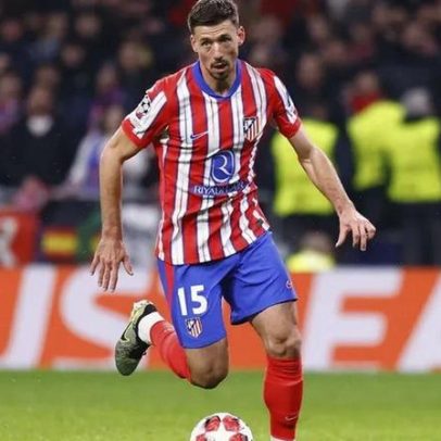 Adeptos do Benfica dão as boas-vindas a Lenglet com emoticons