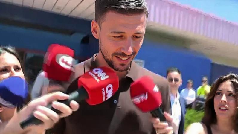 Lenglet chega a Lisboa para reforçar o Benfica