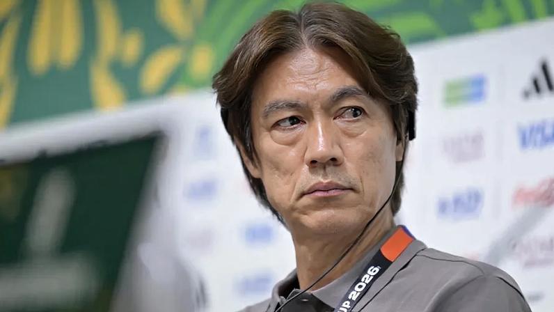 Chegada da seleção sul-coreana exige forte segurança após ameaças ao treinador