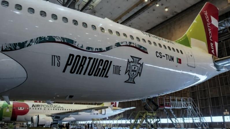 Avião da TAP com pintura a rigor para apoiar Portugal no Mundial'2026