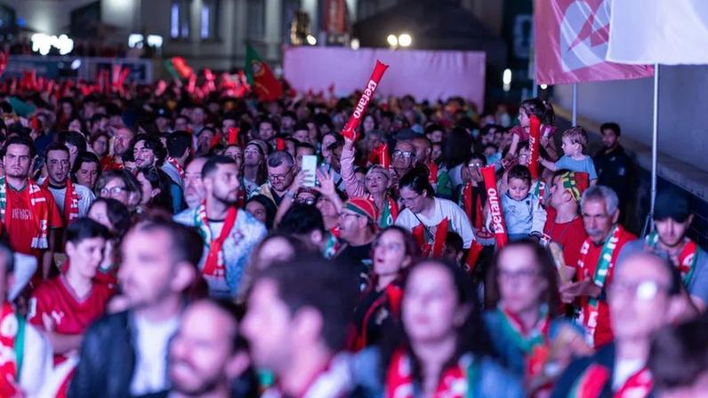 As melhores imagens da festa dos adeptos portugueses na Fan Zone Betano em Gaia