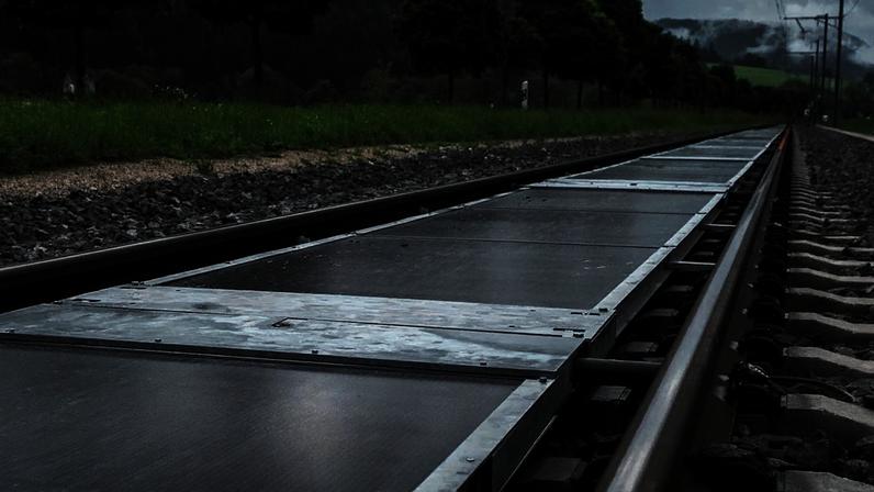 Itália pode ser próximo país a construir caminho-de-ferro solar após teste suíço