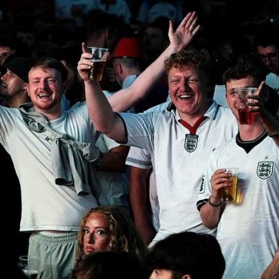Inglaterra debate se Wonderwall pode ser hino decente no Mundial