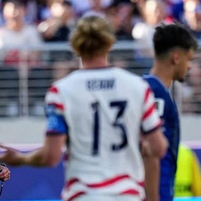 FIFA levanta suspensão de avançado dos EUA após contacto de Trump com Infantino