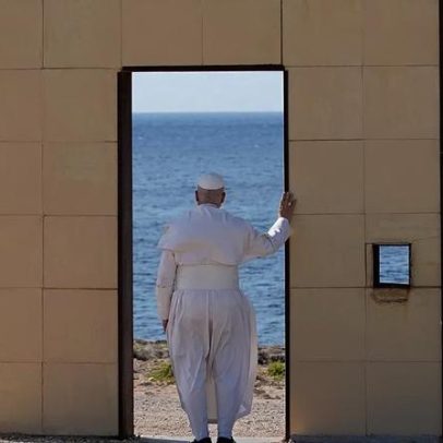 Papa visita Lampedusa e alerta a Europa sobre mortes no mar